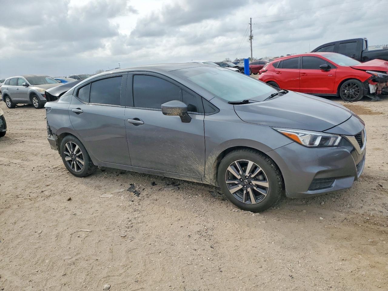 2021 NISSAN VERSA SV photo 4