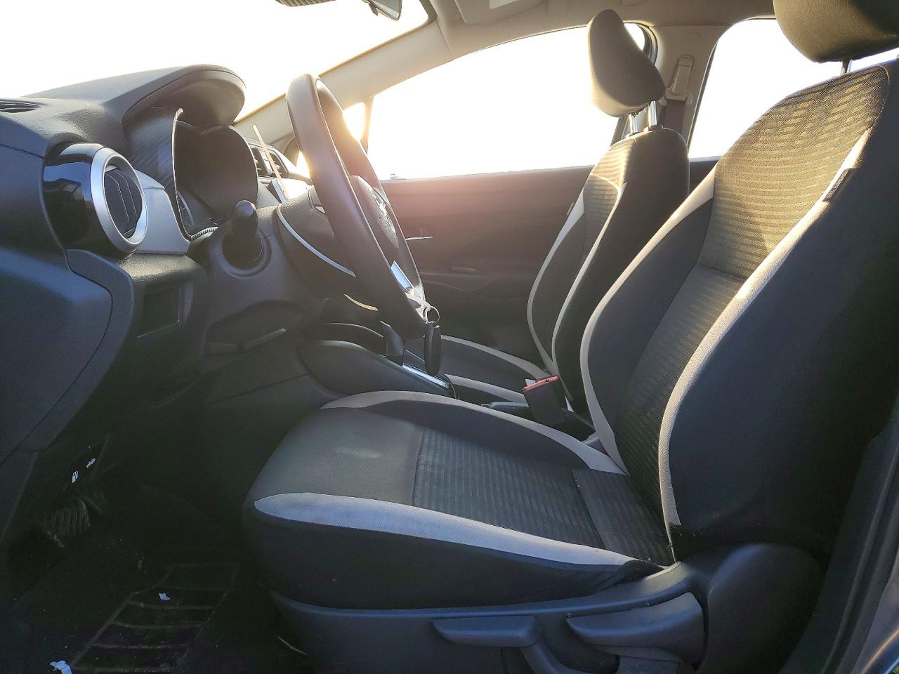 2021 NISSAN VERSA SV photo 7