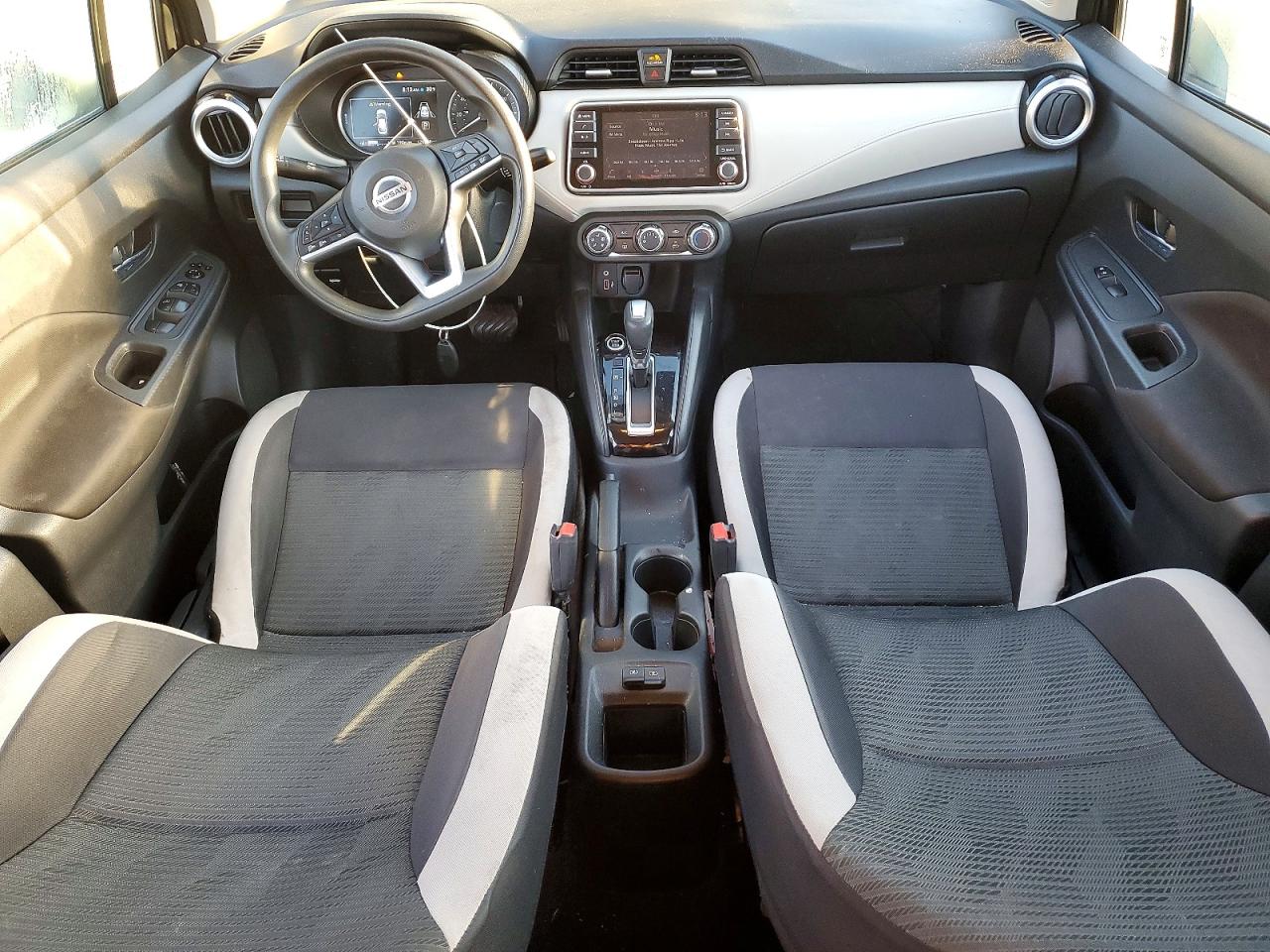 2021 NISSAN VERSA SV photo 8