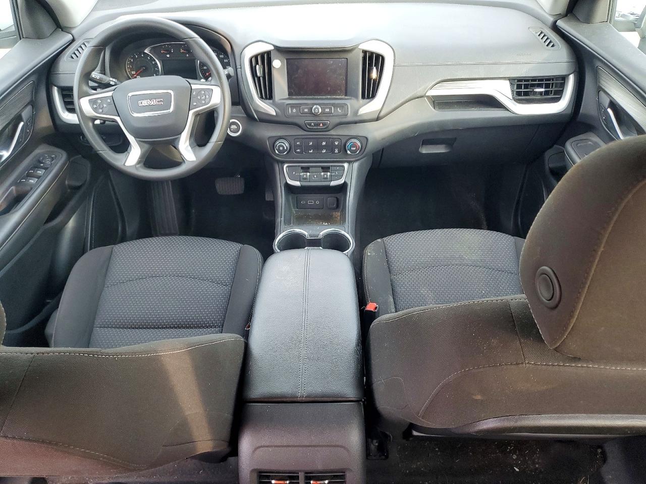 2024 GMC TERRAIN SLE photo 8