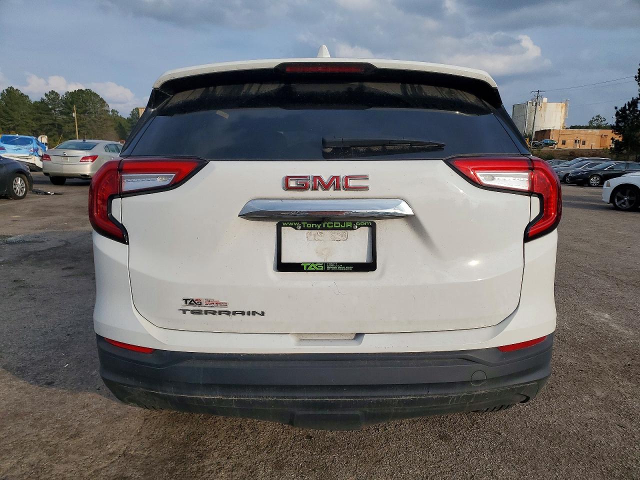 2024 GMC TERRAIN SLE photo 6