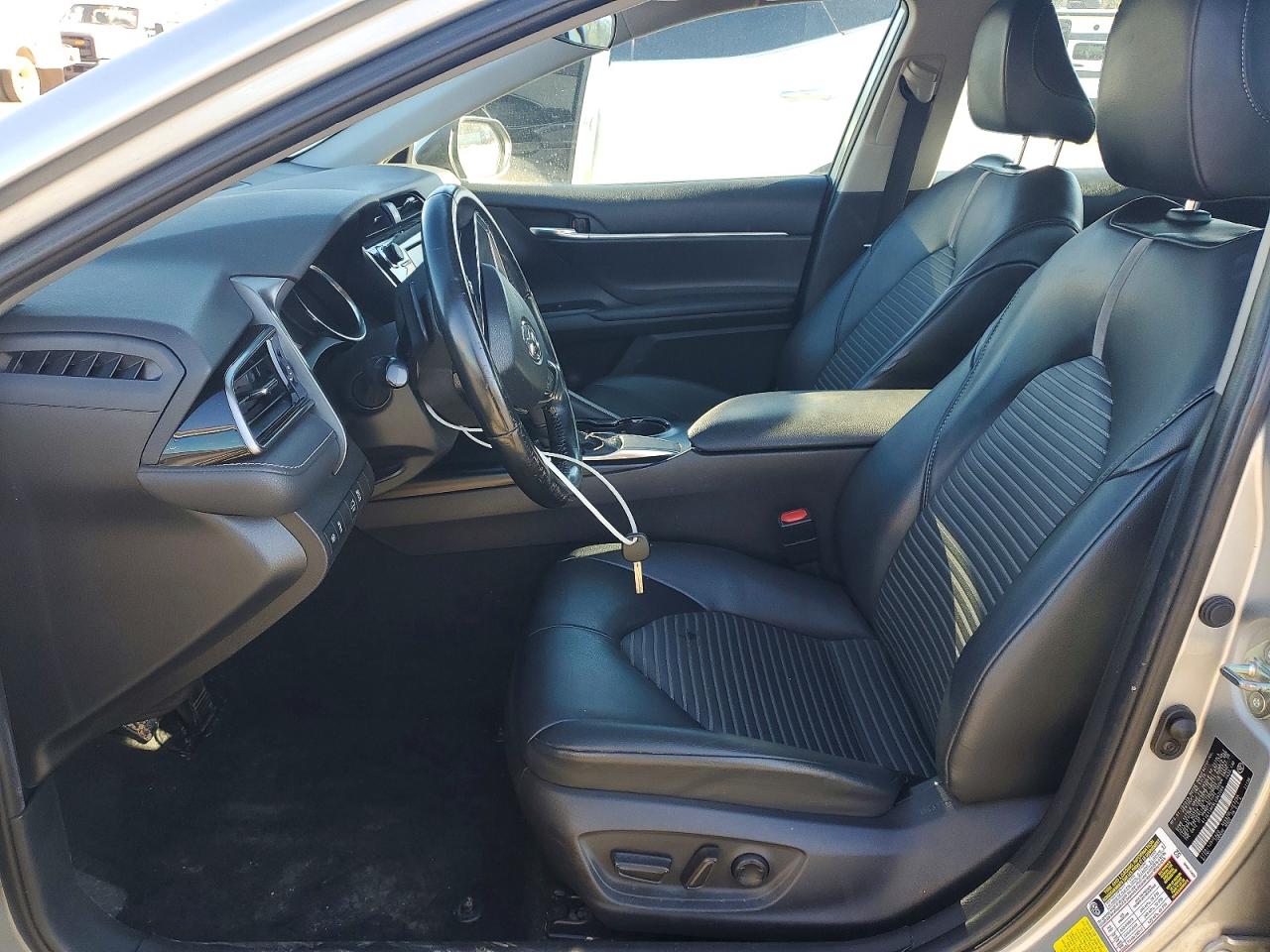 2020 TOYOTA CAMRY SE photo 7