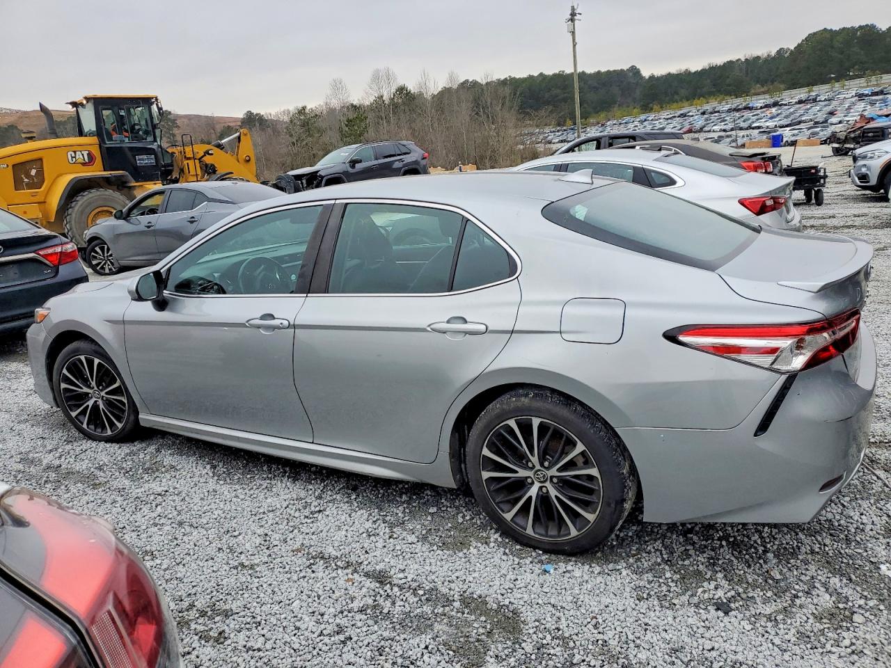 2020 TOYOTA CAMRY SE photo 2