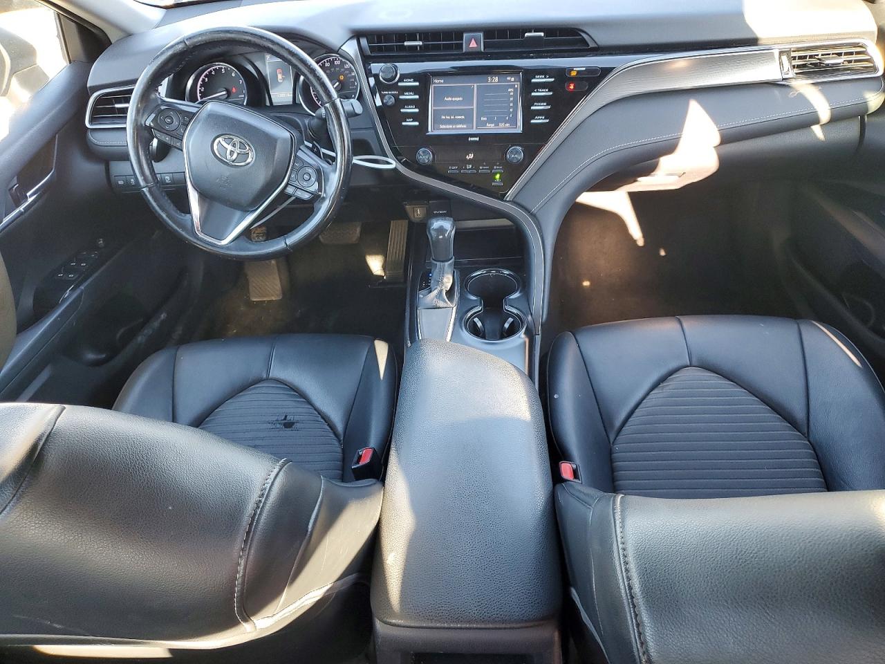 2020 TOYOTA CAMRY SE photo 8