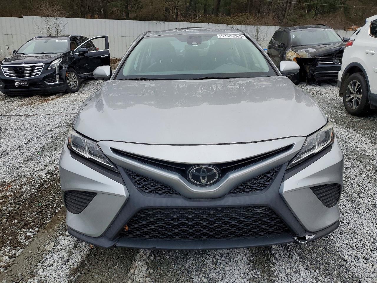 2020 TOYOTA CAMRY SE photo 5