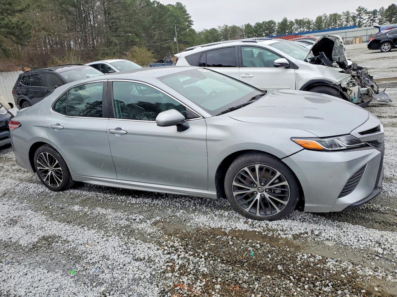 2020 TOYOTA CAMRY SE photo 4