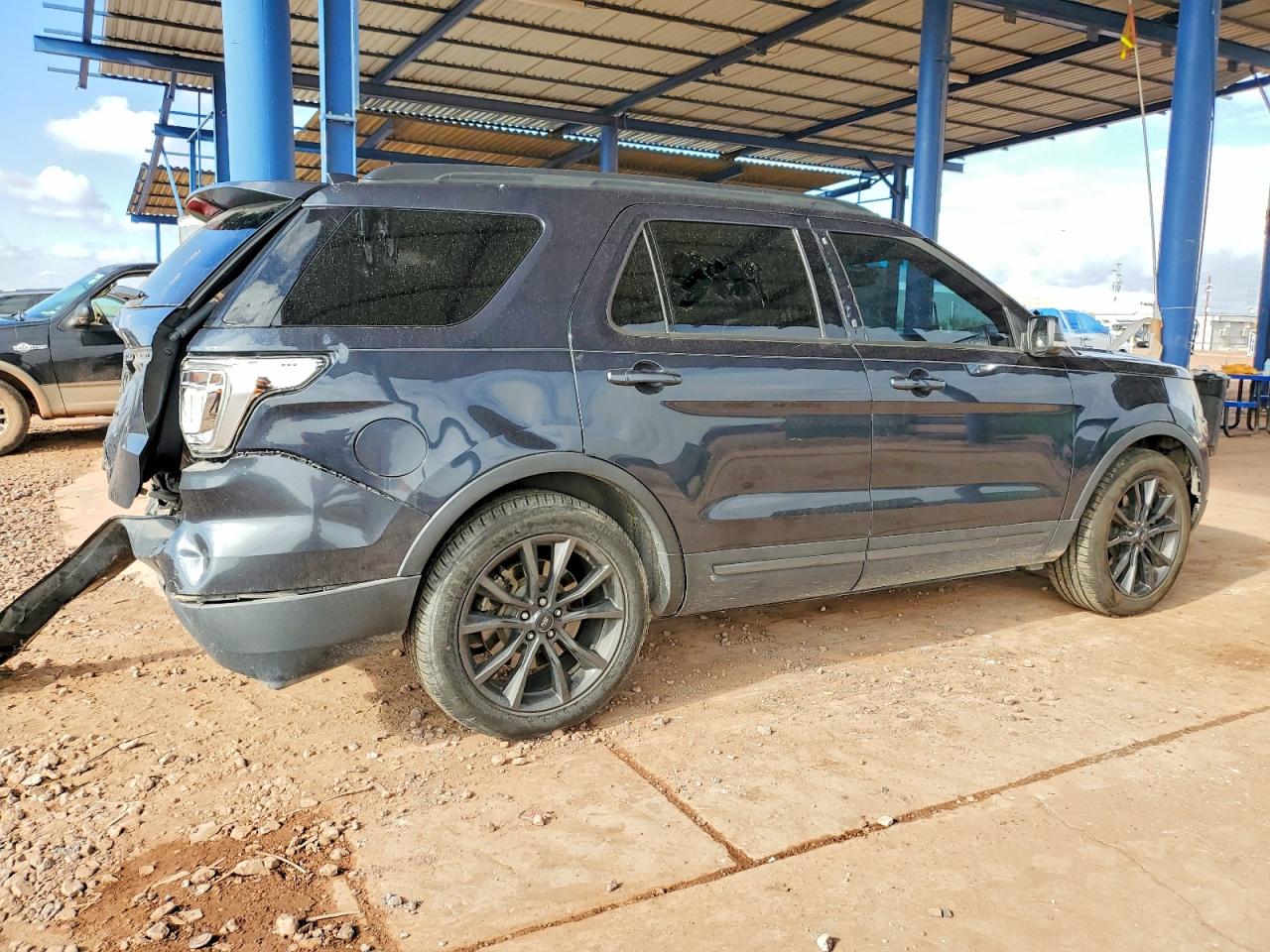 2017 FORD EXPLORER XLT photo 5