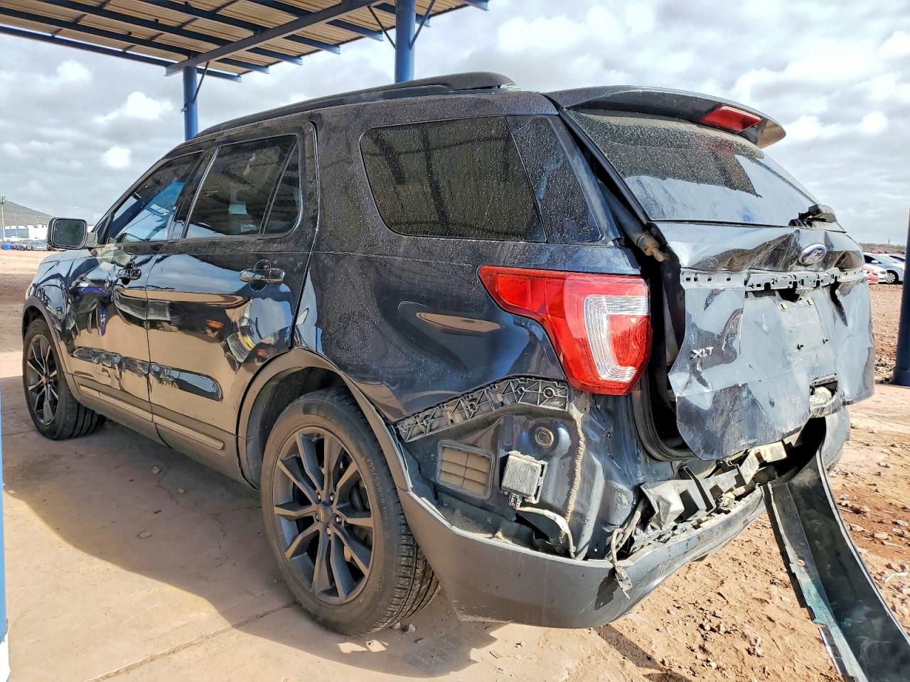 2017 FORD EXPLORER XLT photo 3