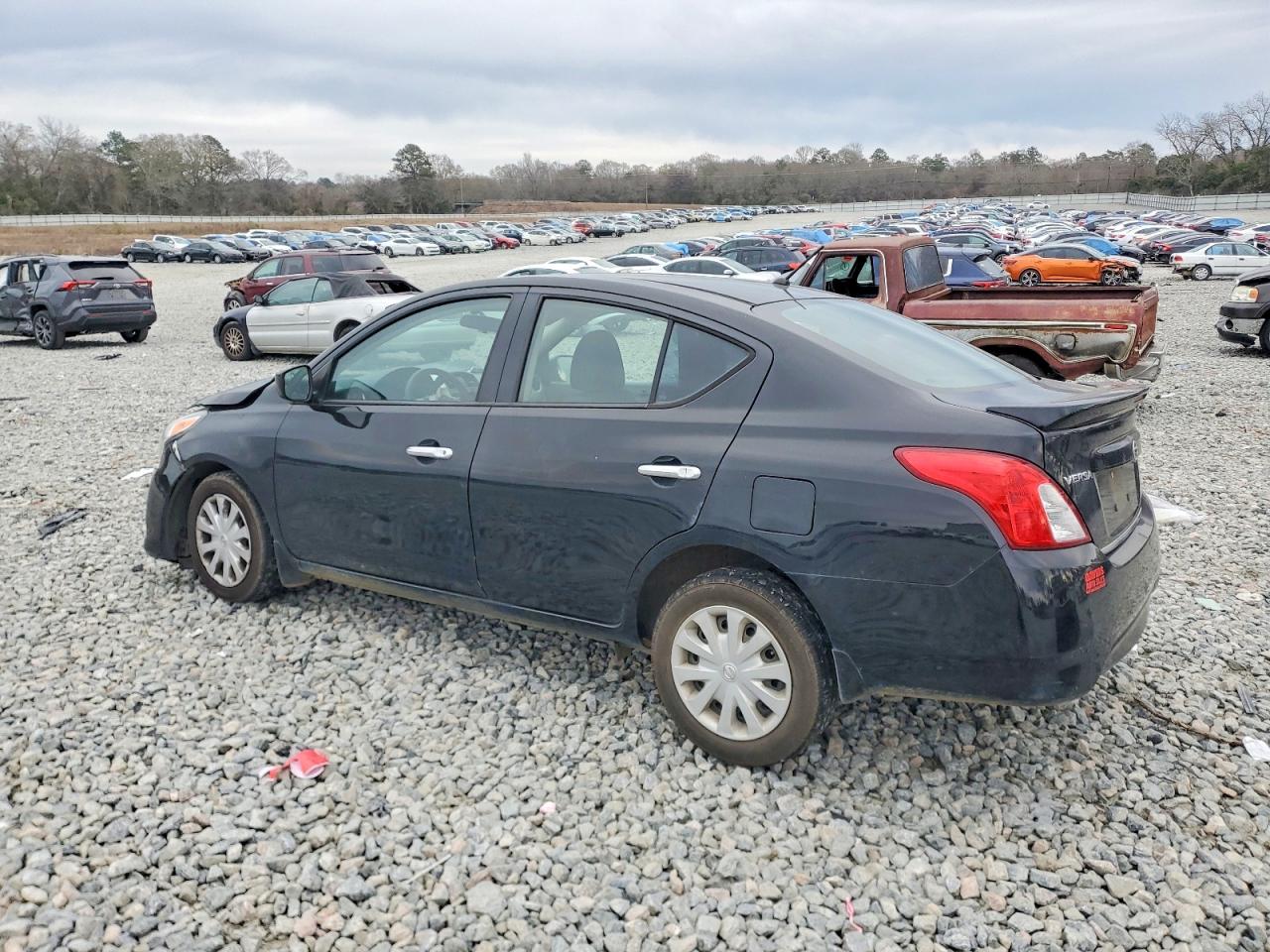 2018 NISSAN VERSA S photo 2