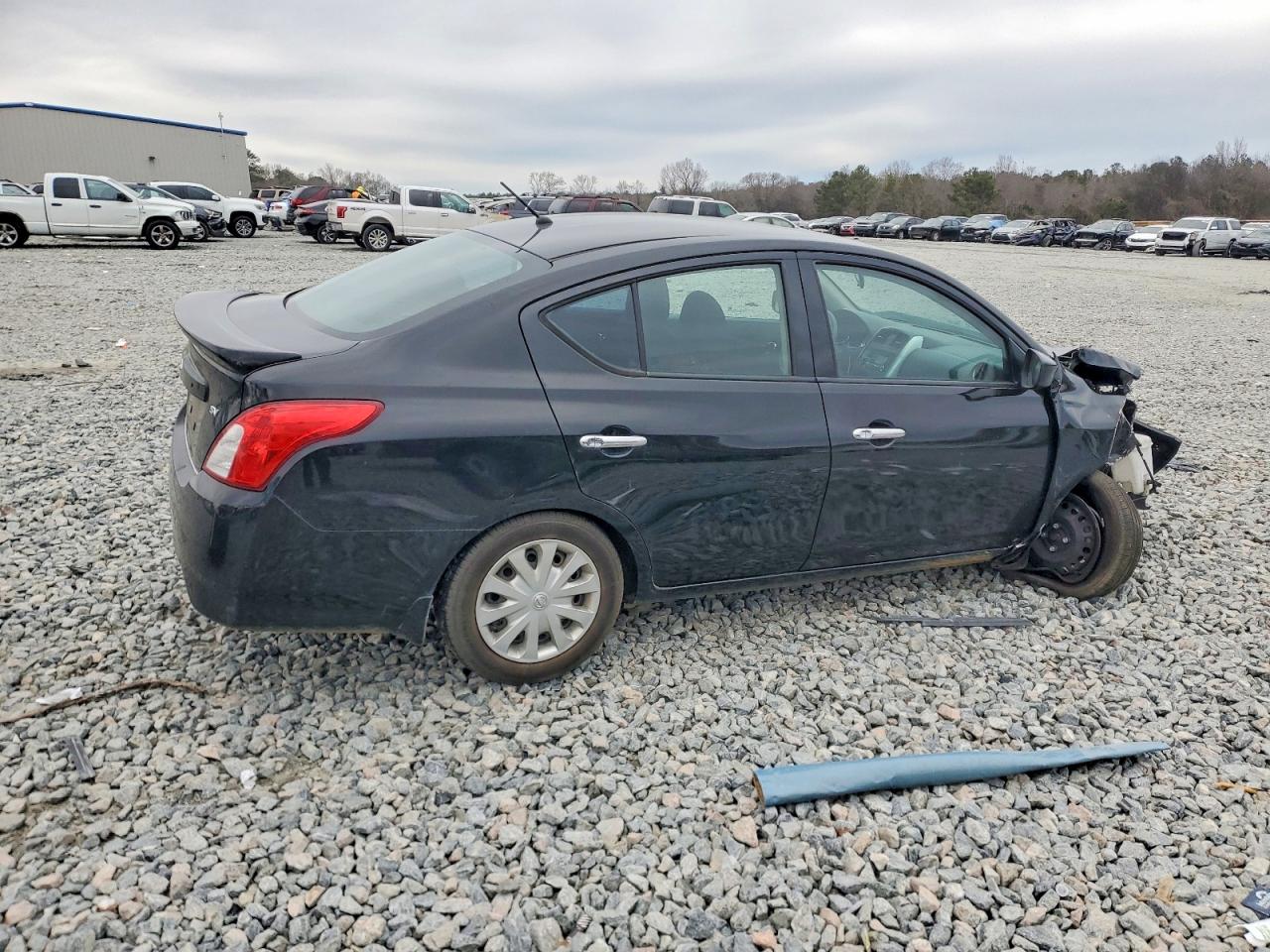 2018 NISSAN VERSA S photo 3