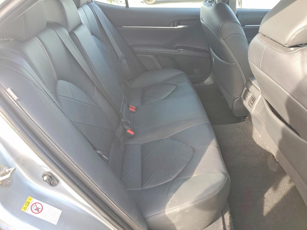 2018 TOYOTA CAMRY L photo 10