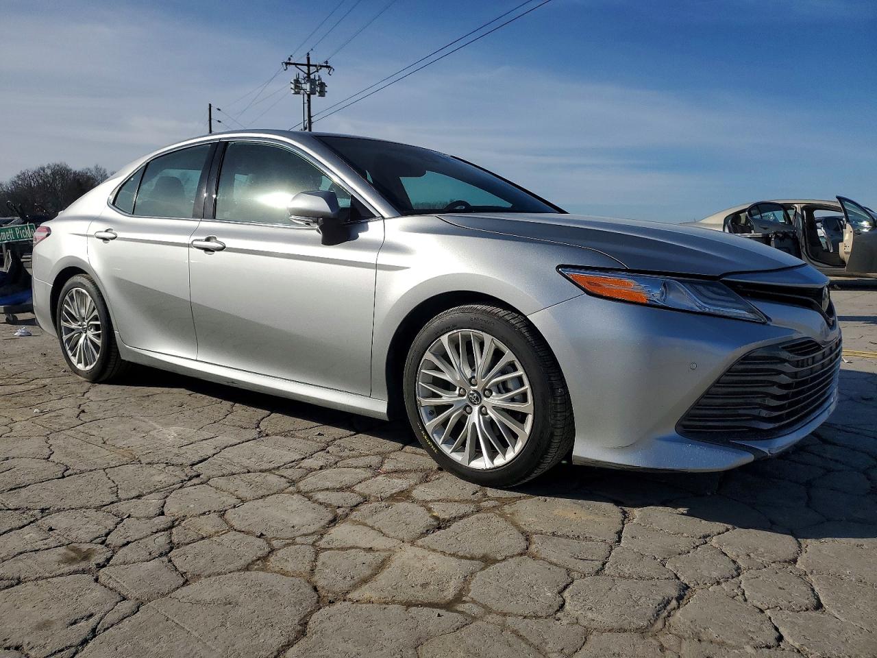 2018 TOYOTA CAMRY L photo 4