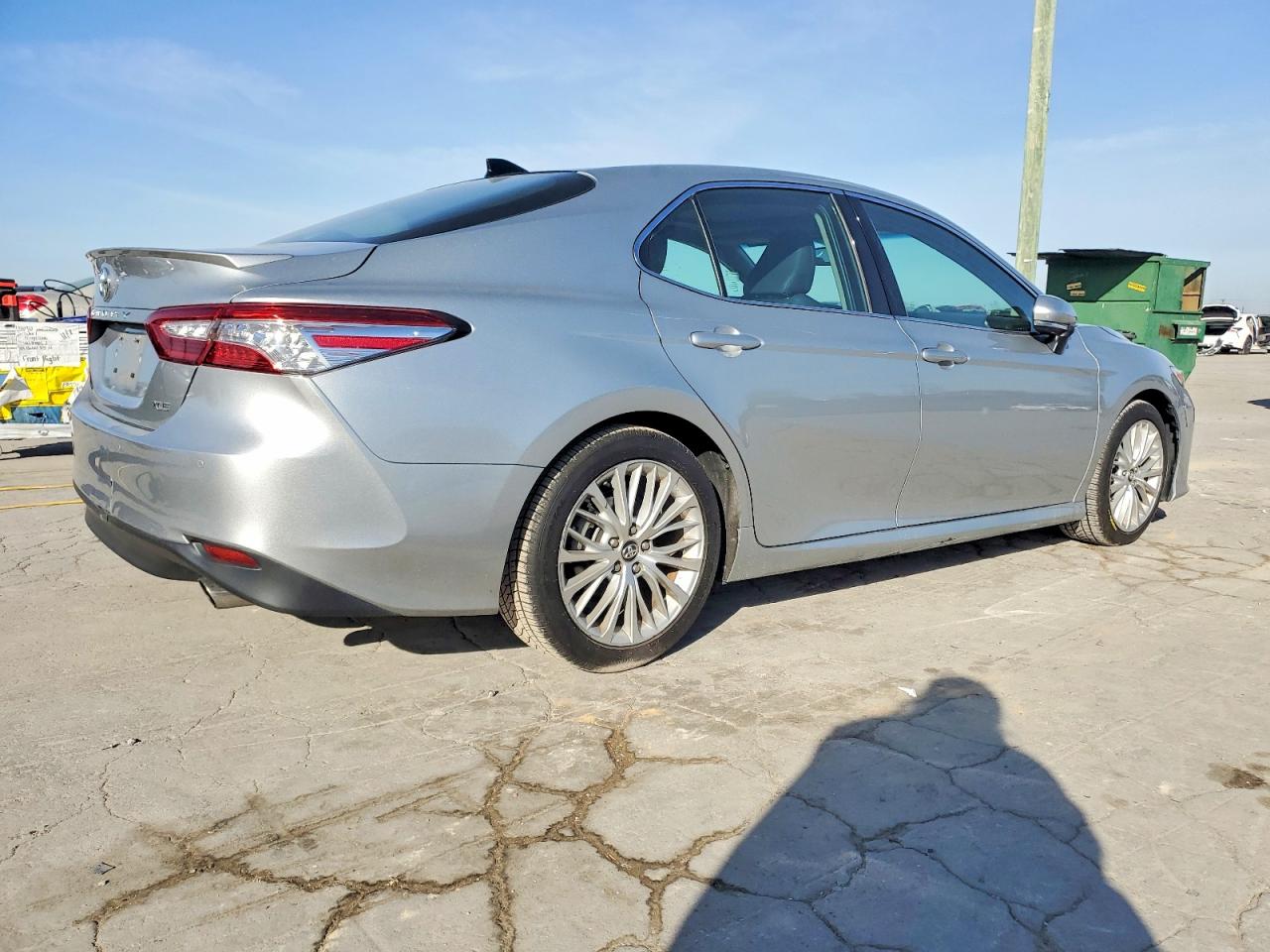 2018 TOYOTA CAMRY L photo 3
