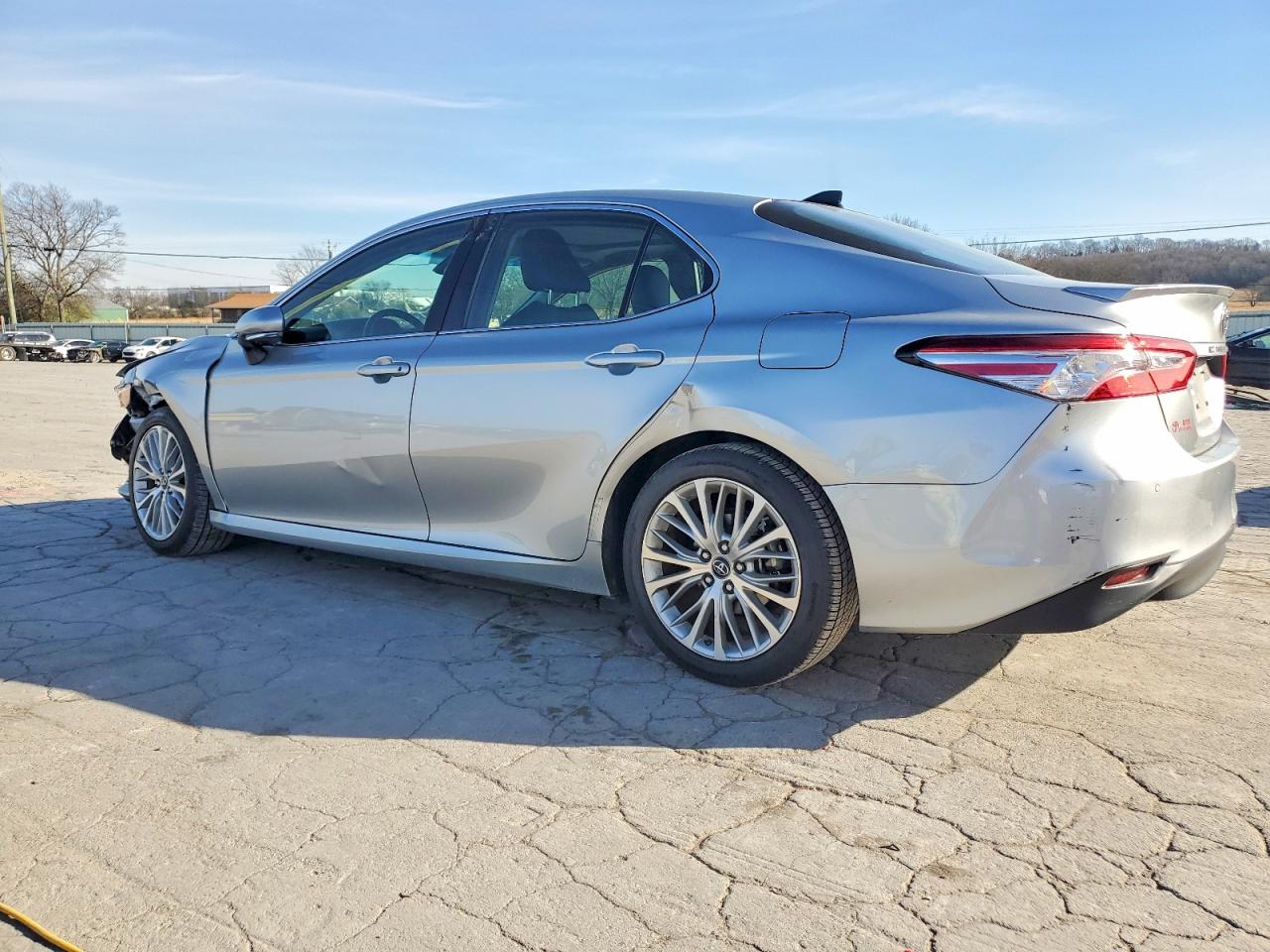 2018 TOYOTA CAMRY L photo 2