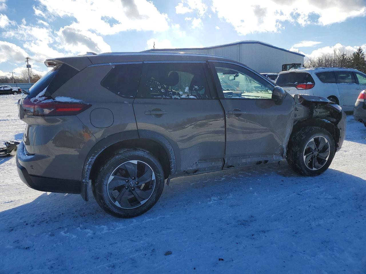 2024 NISSAN ROGUE SV photo 3