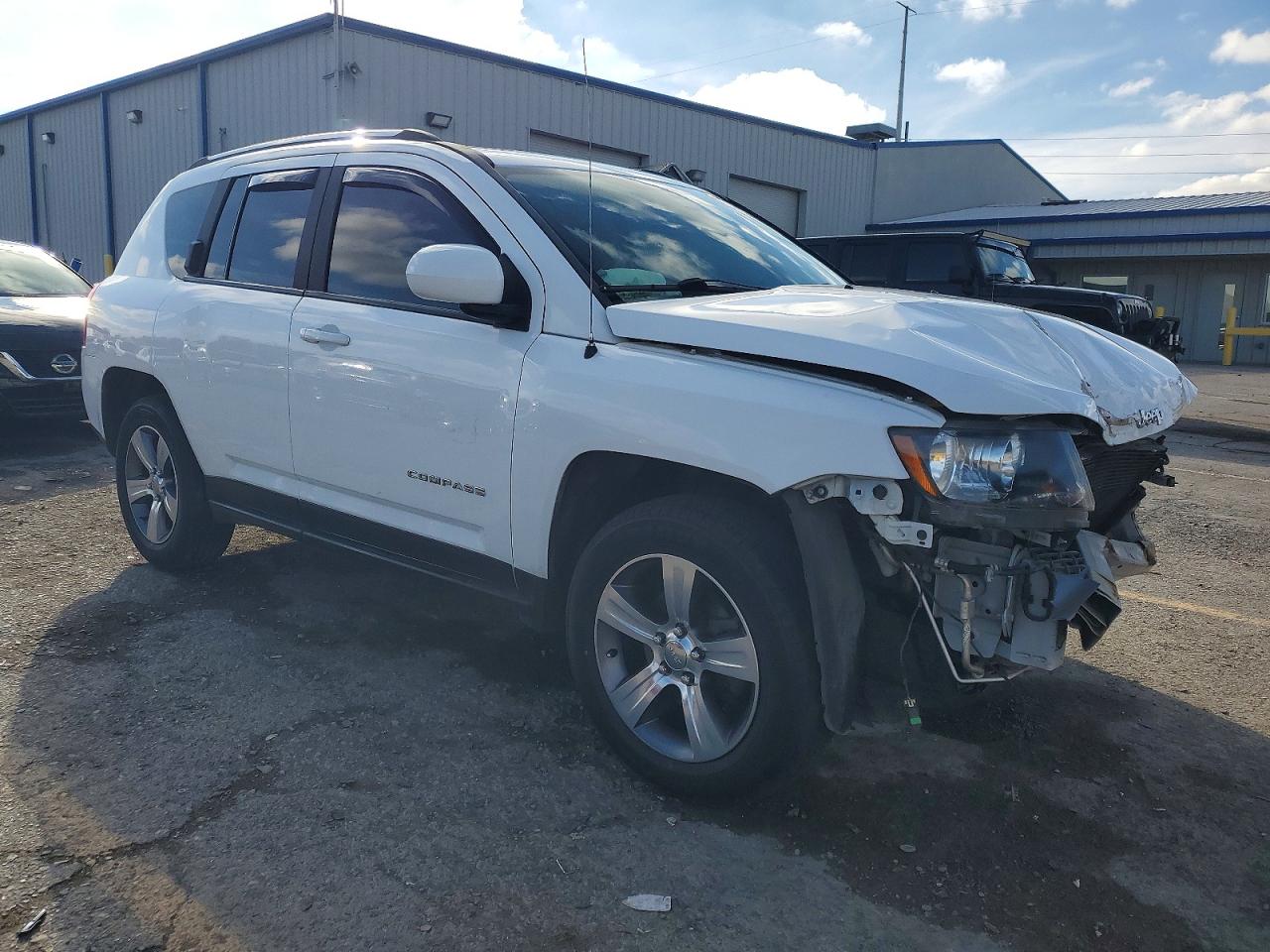 2017 JEEP COMPASS LATITUDE photo 4