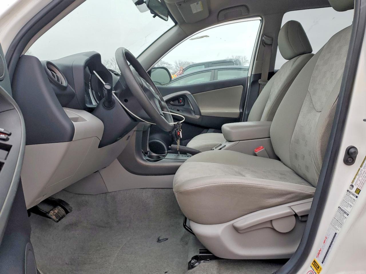 2010 TOYOTA RAV4 photo 7