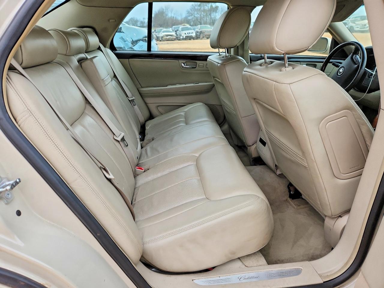 2010 CADILLAC DTS PREMIUM COLLECTION photo 28