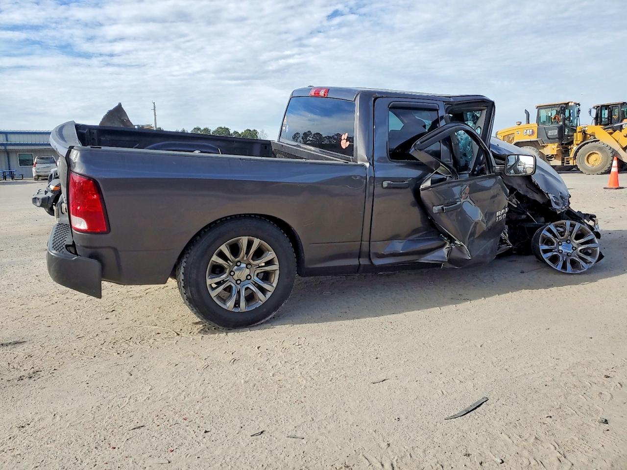 2016 RAM 1500 ST photo 3