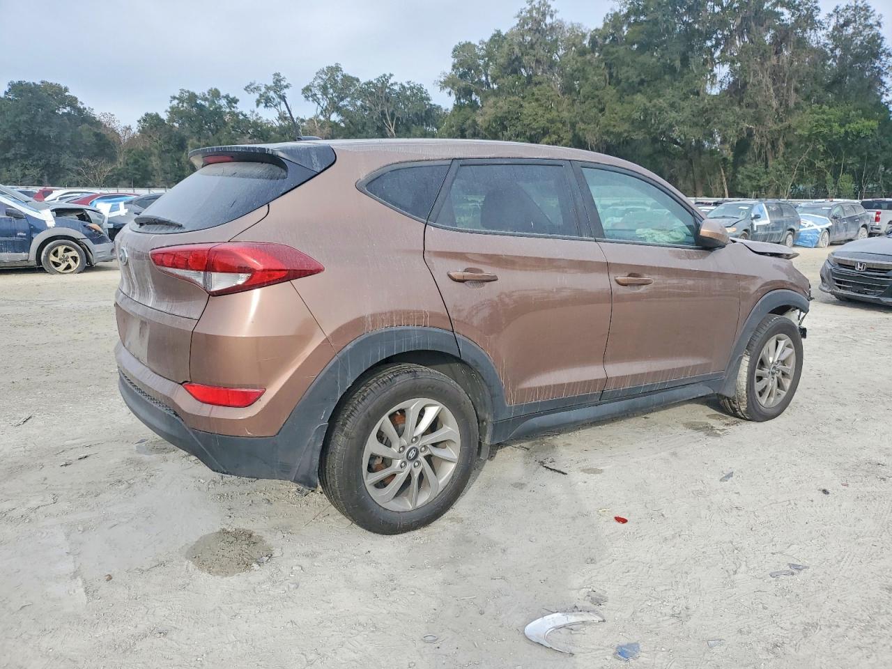 2017 HYUNDAI TUCSON SE photo 3