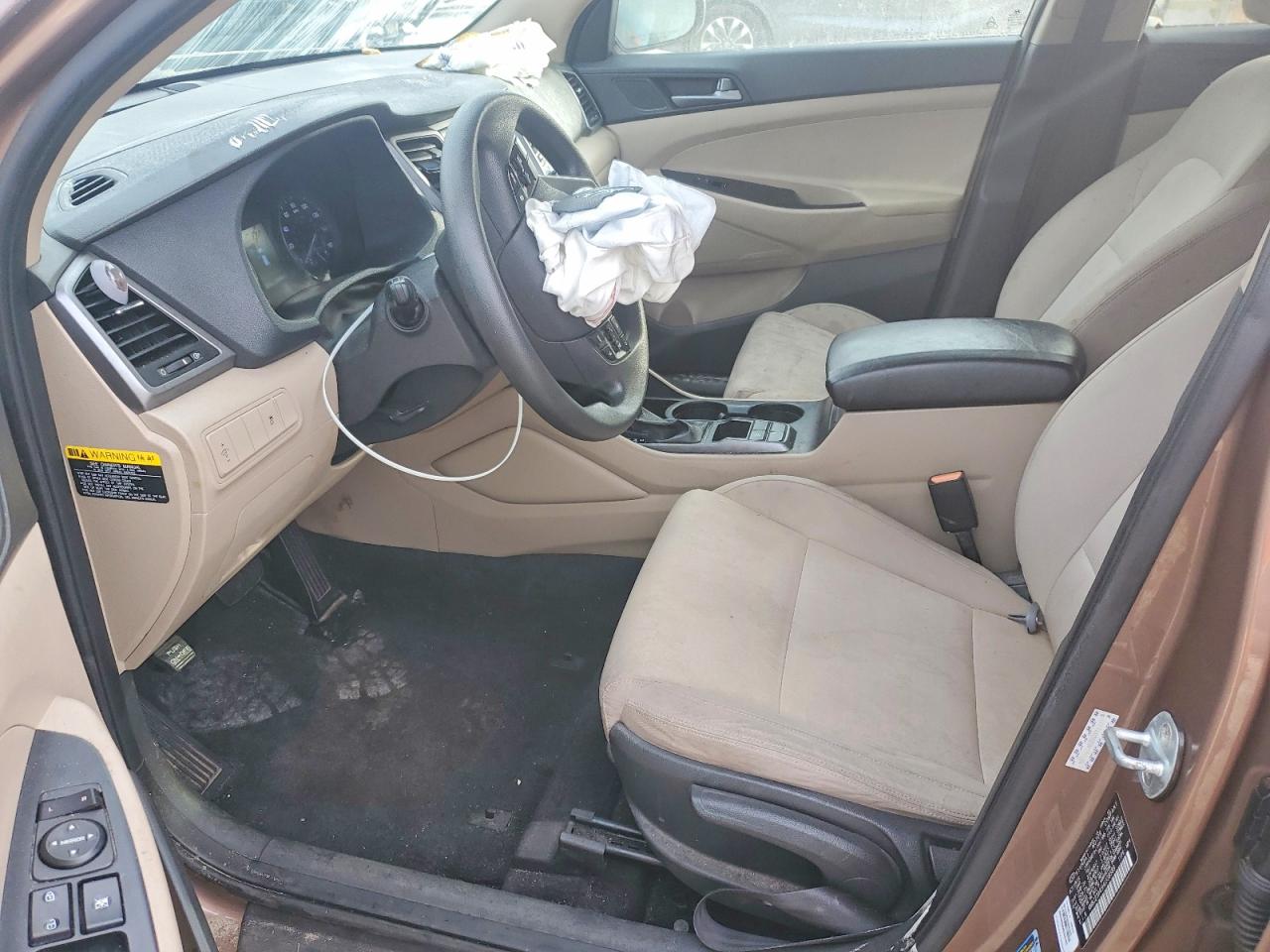 2017 HYUNDAI TUCSON SE photo 7