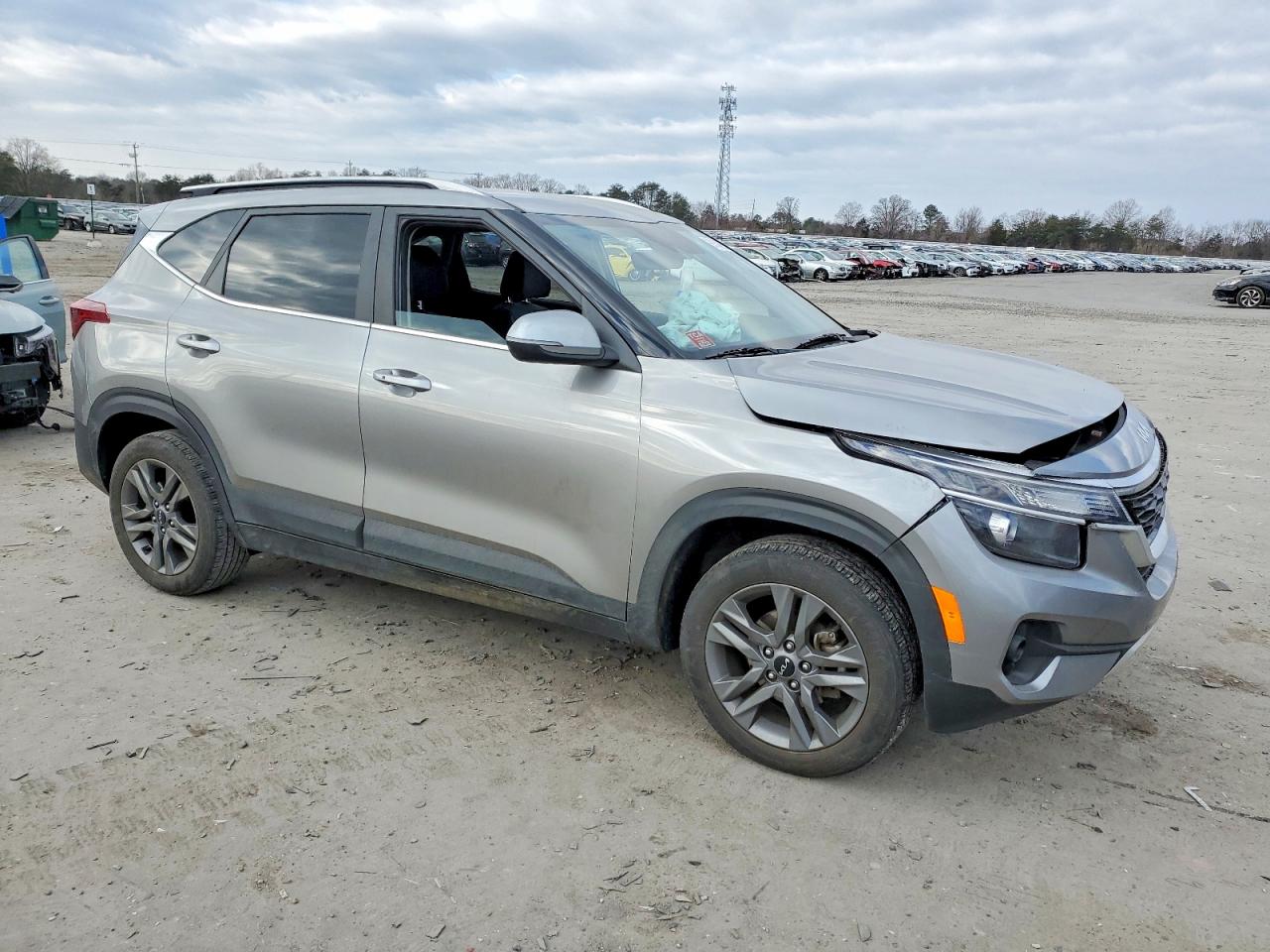 2023 KIA SELTOS S photo 4