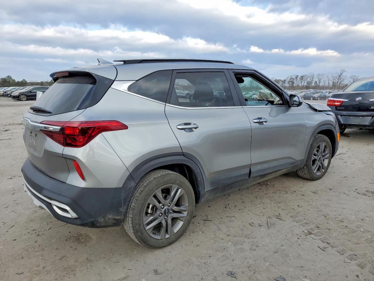 2023 KIA SELTOS S photo 3
