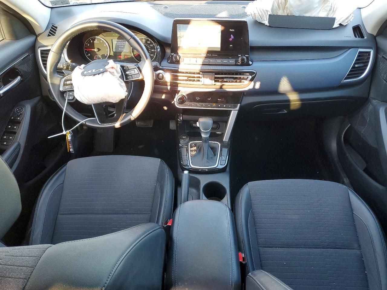 2023 KIA SELTOS S photo 8