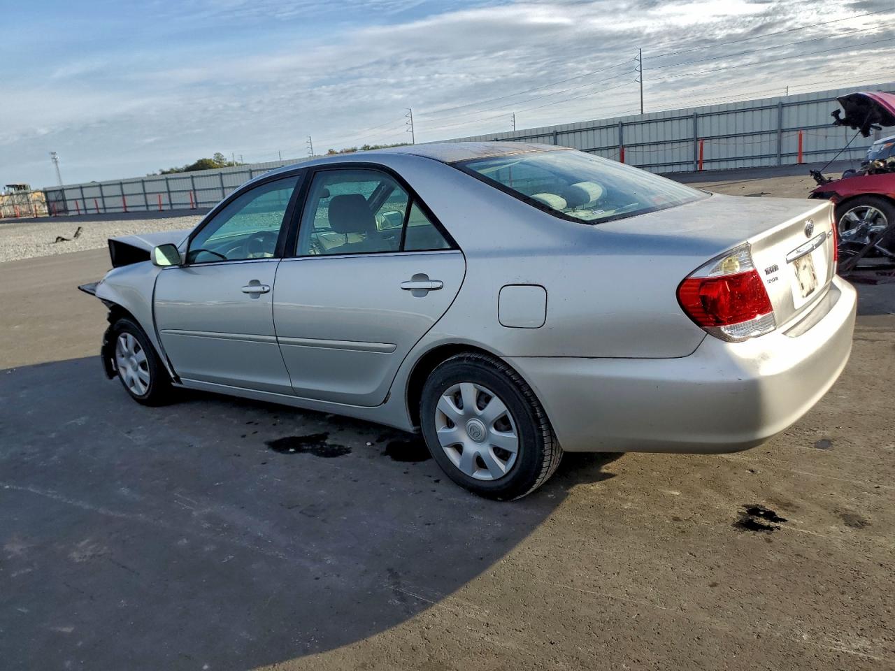 2006 TOYOTA CAMRY LE photo 3