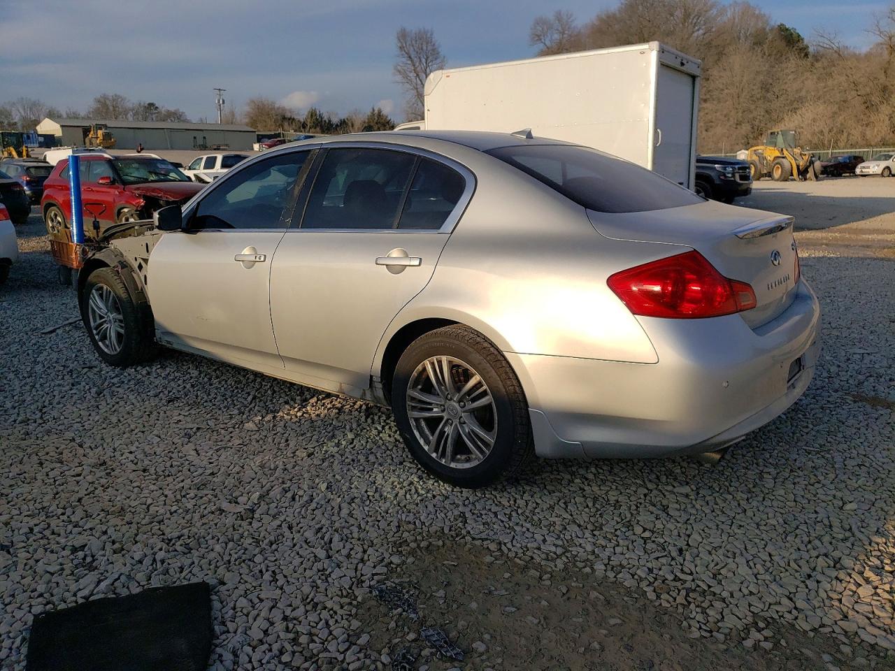 2011 INFINITI G37 photo 3