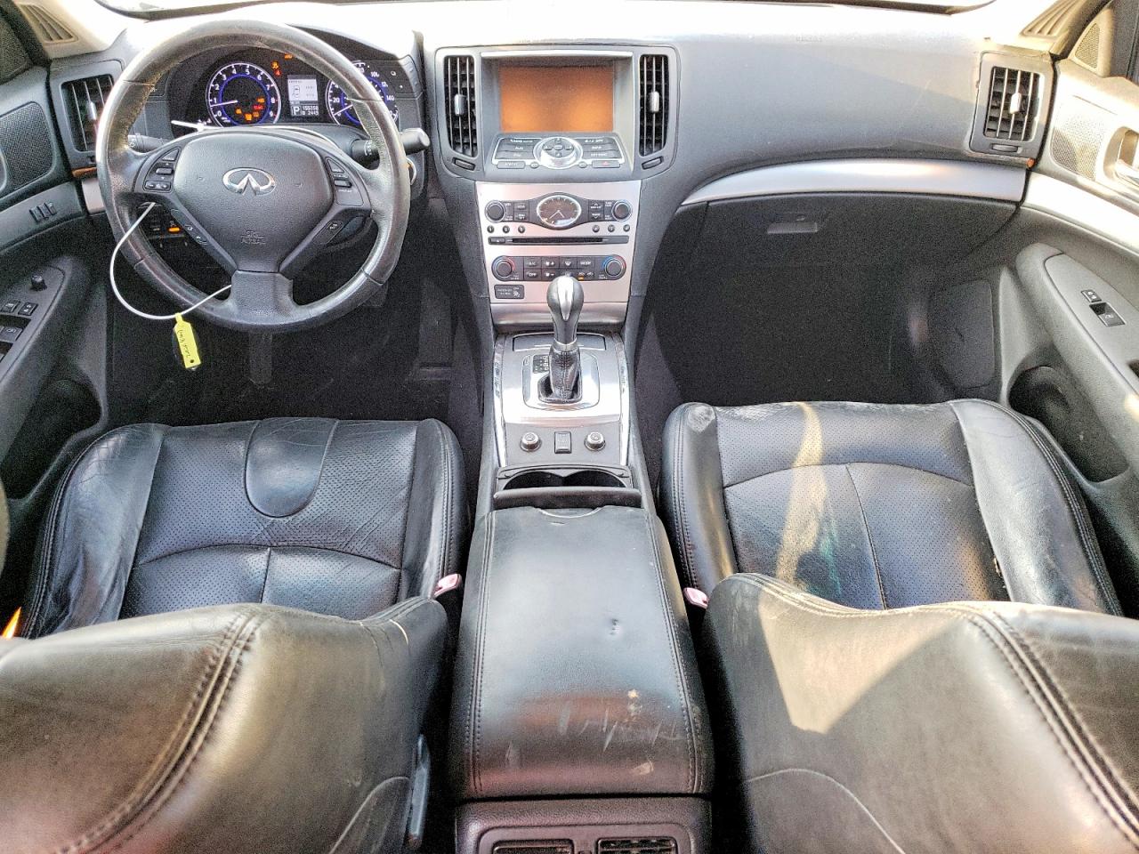 2011 INFINITI G37 photo 15