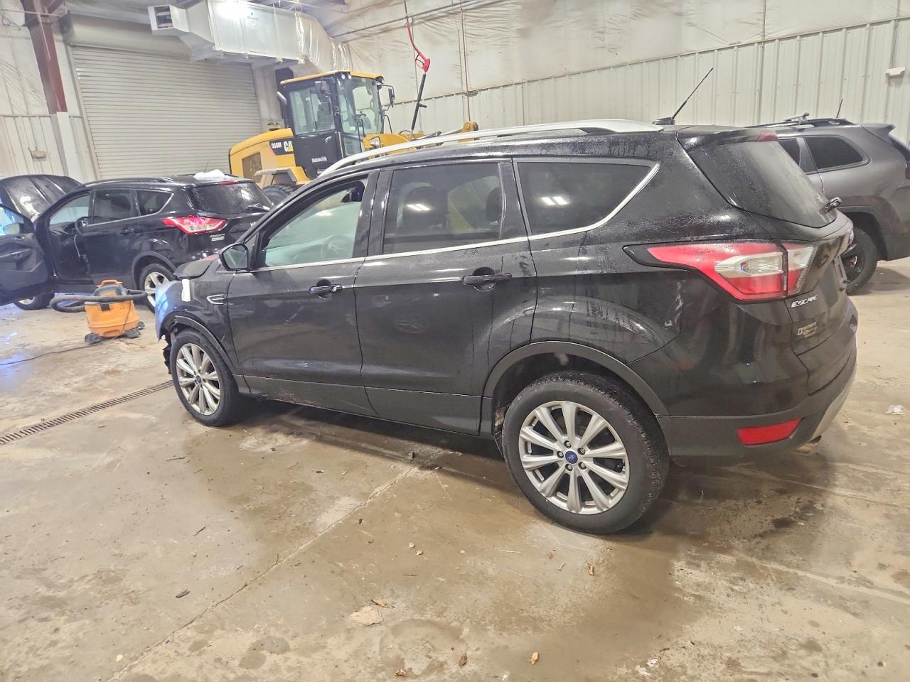 2017 FORD ESCAPE TITANIUM photo 2