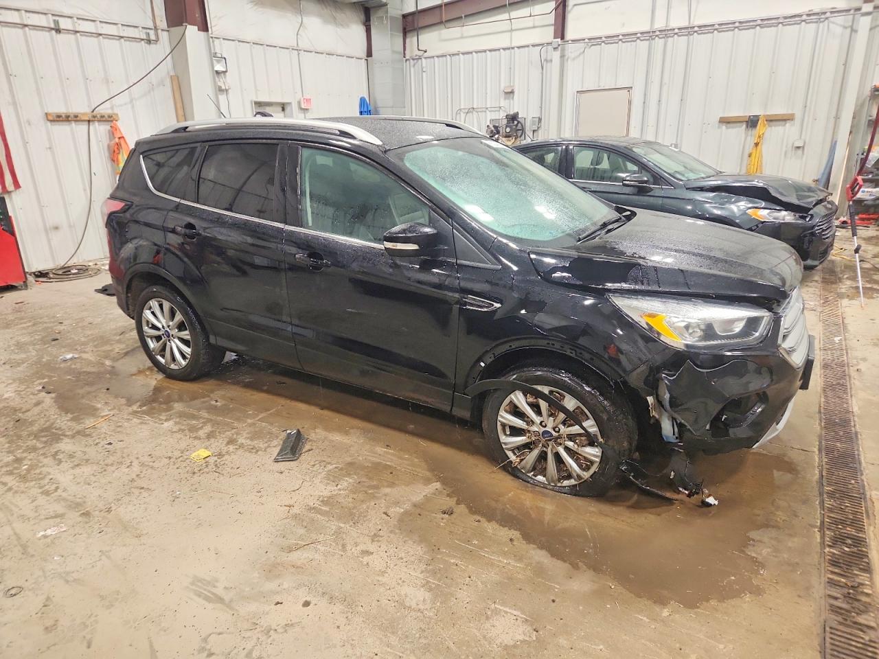 2017 FORD ESCAPE TITANIUM photo 4