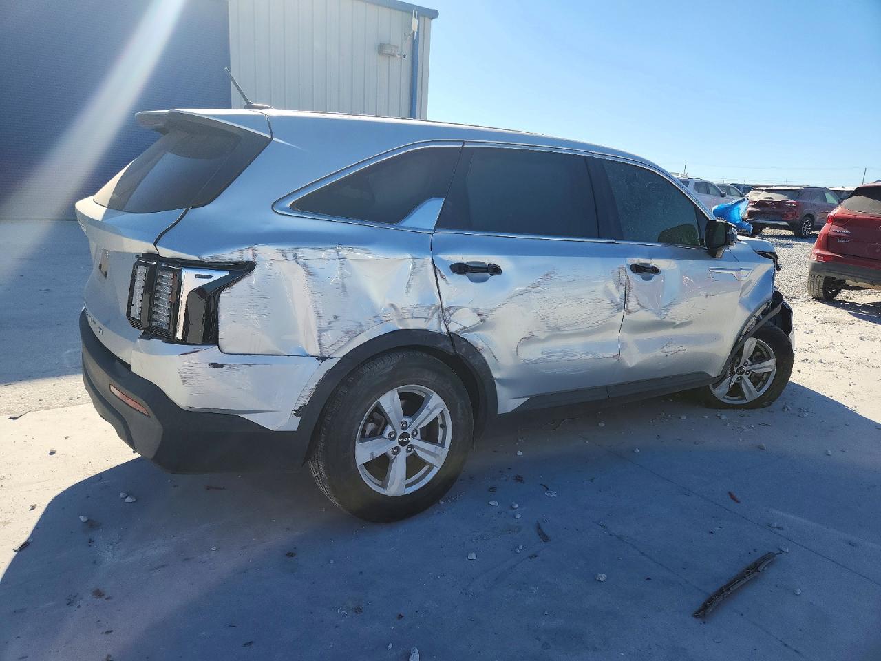2022 KIA SORENTO LX photo 3