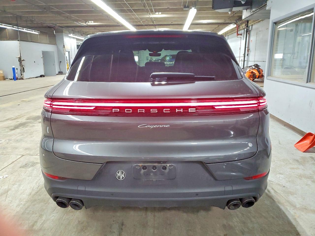 2024 PORSCHE CAYENNE photo 11