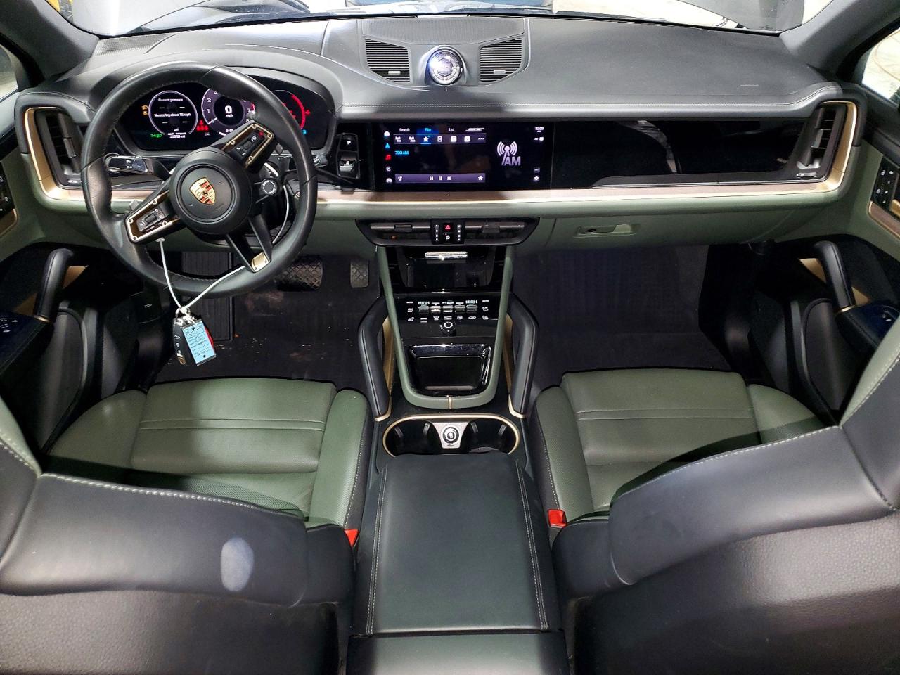 2024 PORSCHE CAYENNE photo 15