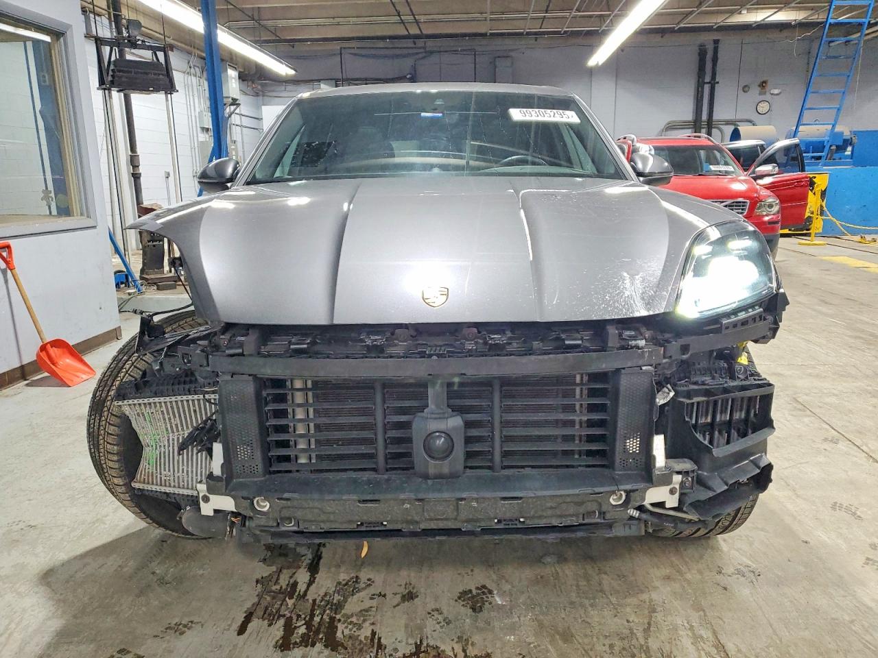2024 PORSCHE CAYENNE photo 9