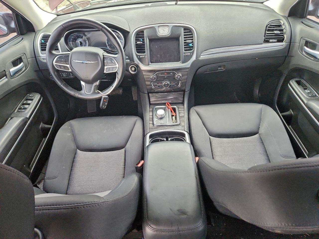 2022 CHRYSLER 300 TOURING photo 8