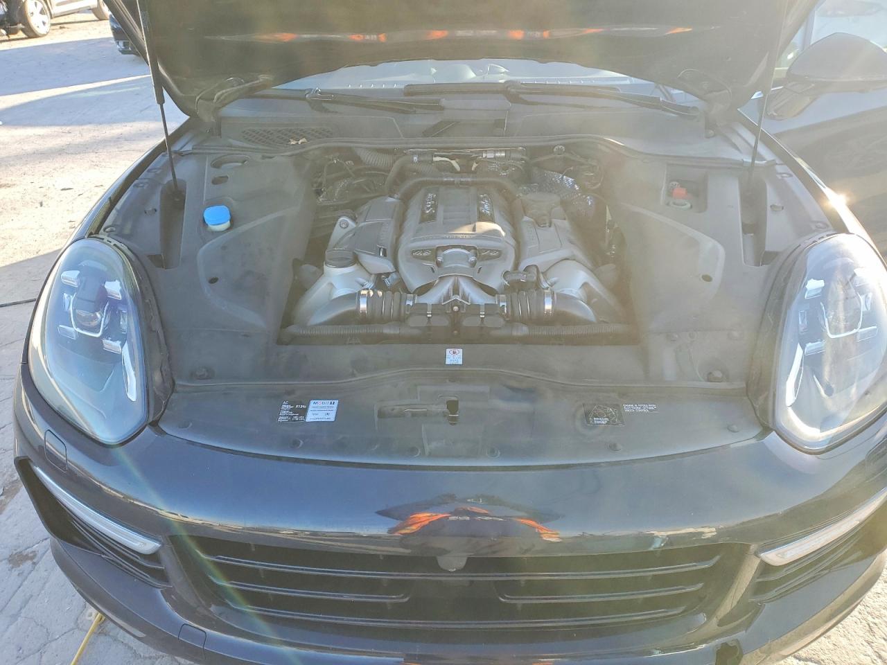 2016 PORSCHE CAYENNE TURBO photo 12