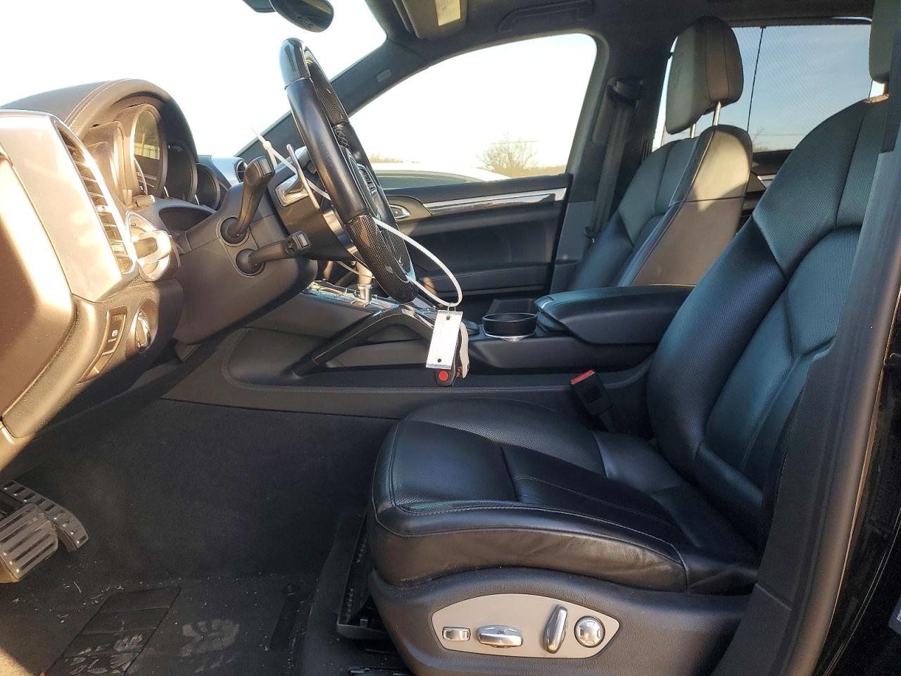 2016 PORSCHE CAYENNE TURBO photo 7