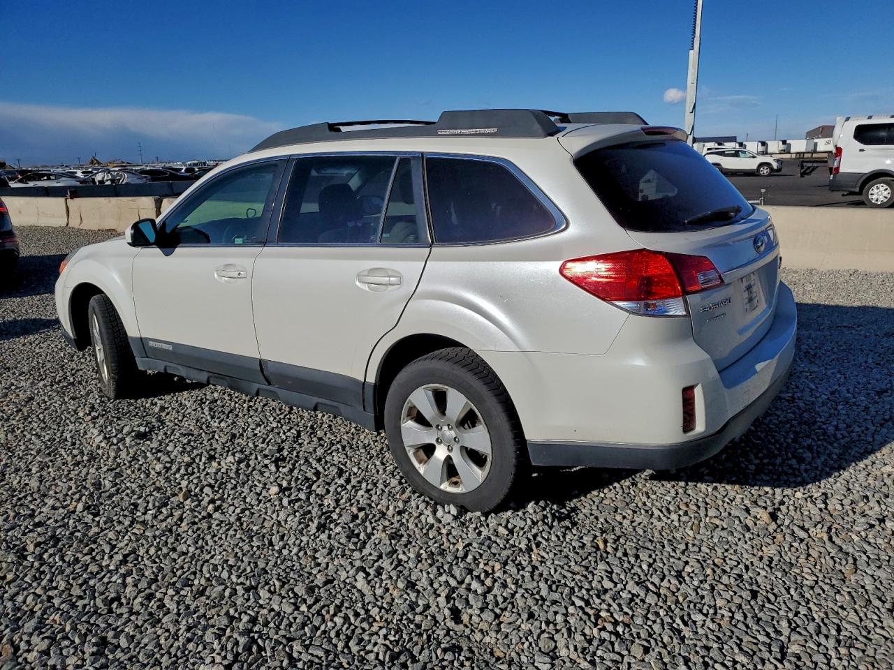 2010 SUBARU OUTBACK 2.5I PREMIUM photo 2