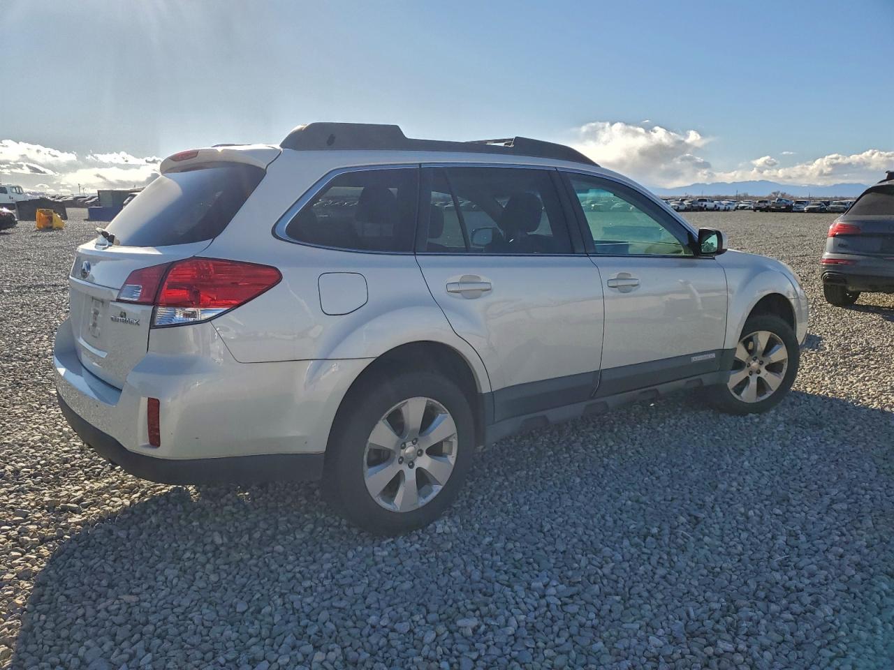 2010 SUBARU OUTBACK 2.5I PREMIUM photo 3