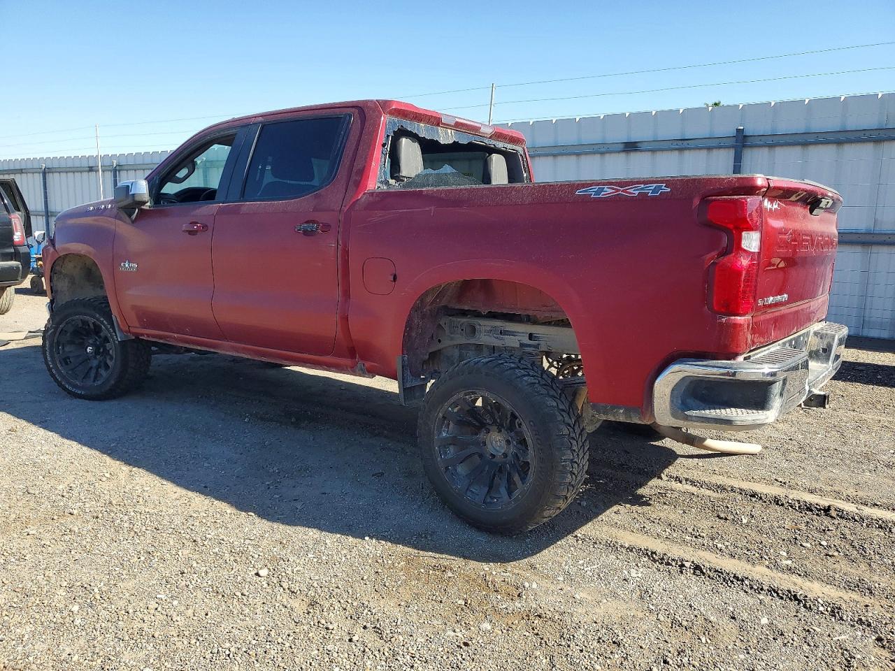 2020 CHEVROLET SILVERADO K1500 LT photo 2