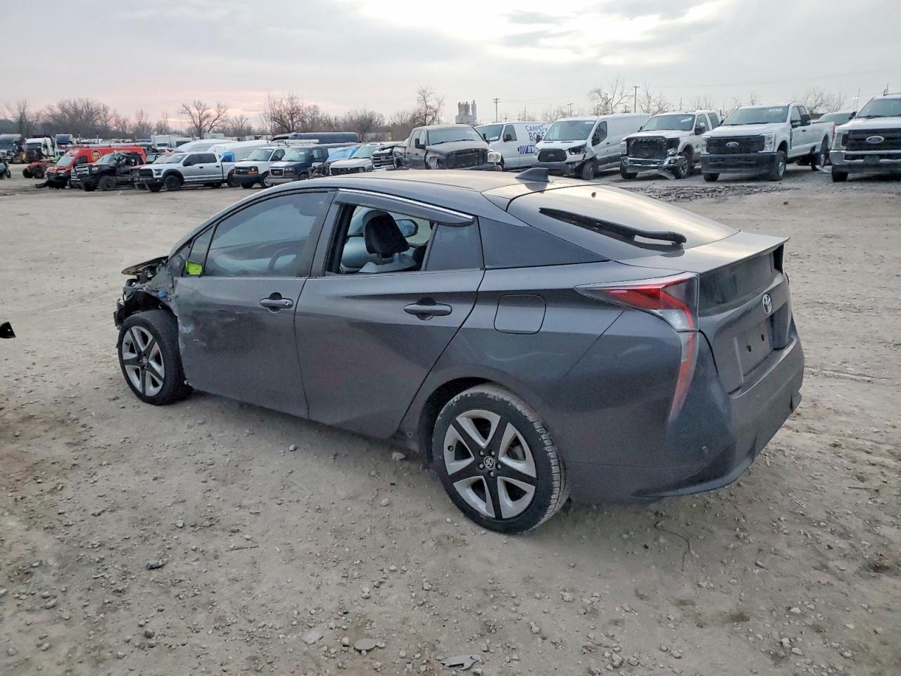 2017 TOYOTA PRIUS photo 2