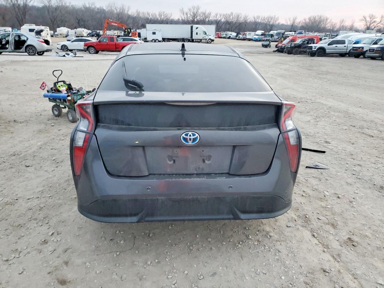 2017 TOYOTA PRIUS photo 6