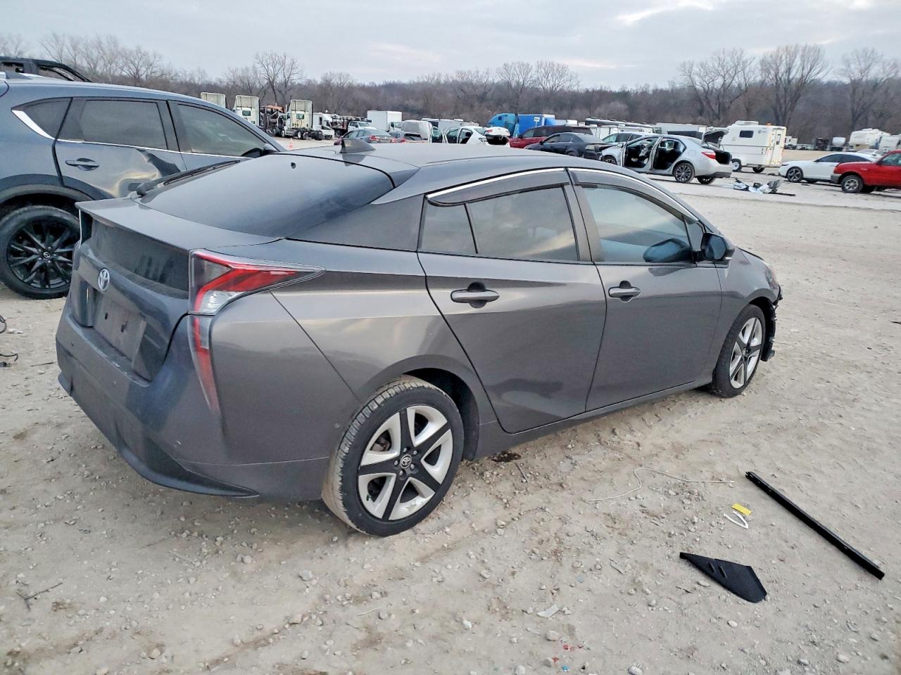 2017 TOYOTA PRIUS photo 3