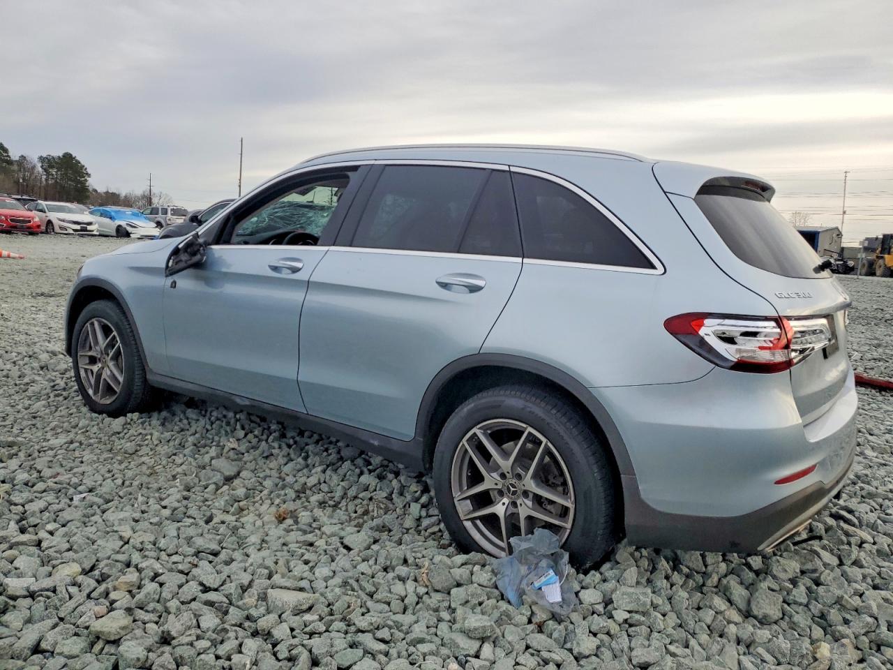 2017 MERCEDES-BENZ GLC 300 4MATIC photo 2