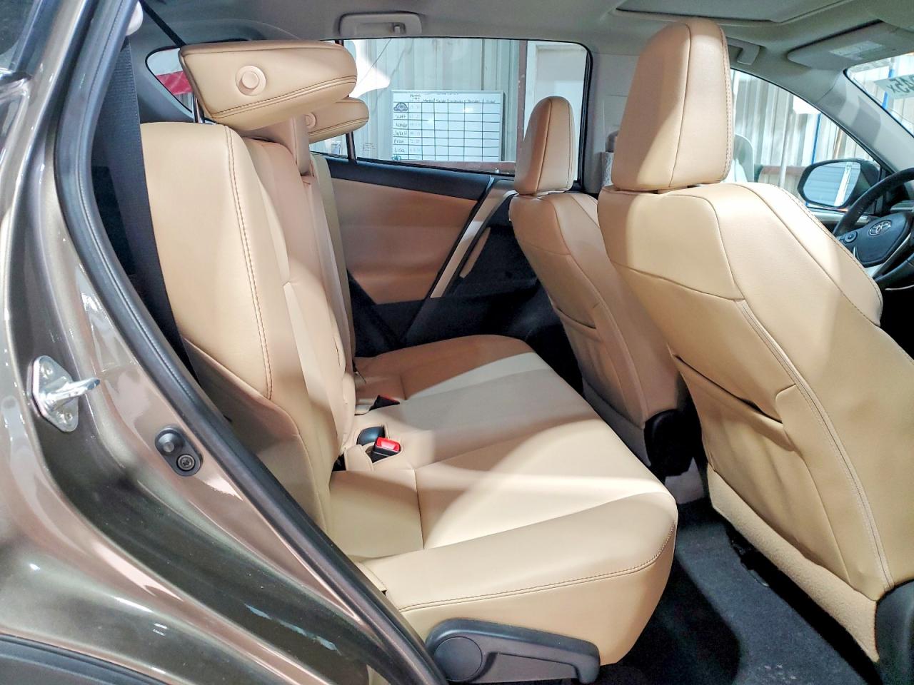 2015 TOYOTA RAV4 LIMITED photo 31