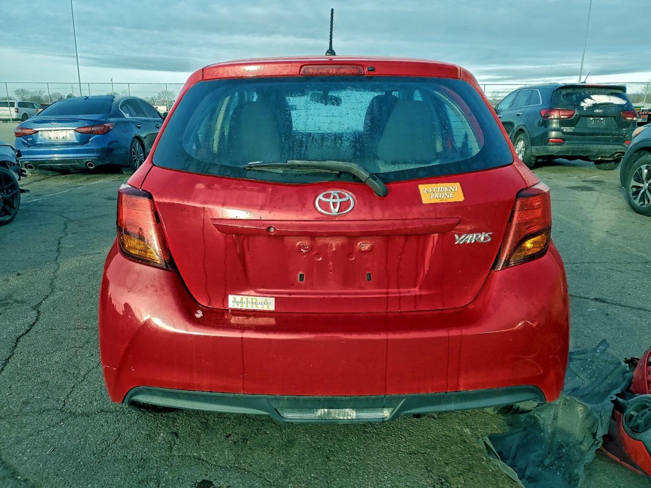 2015 TOYOTA YARIS photo 6