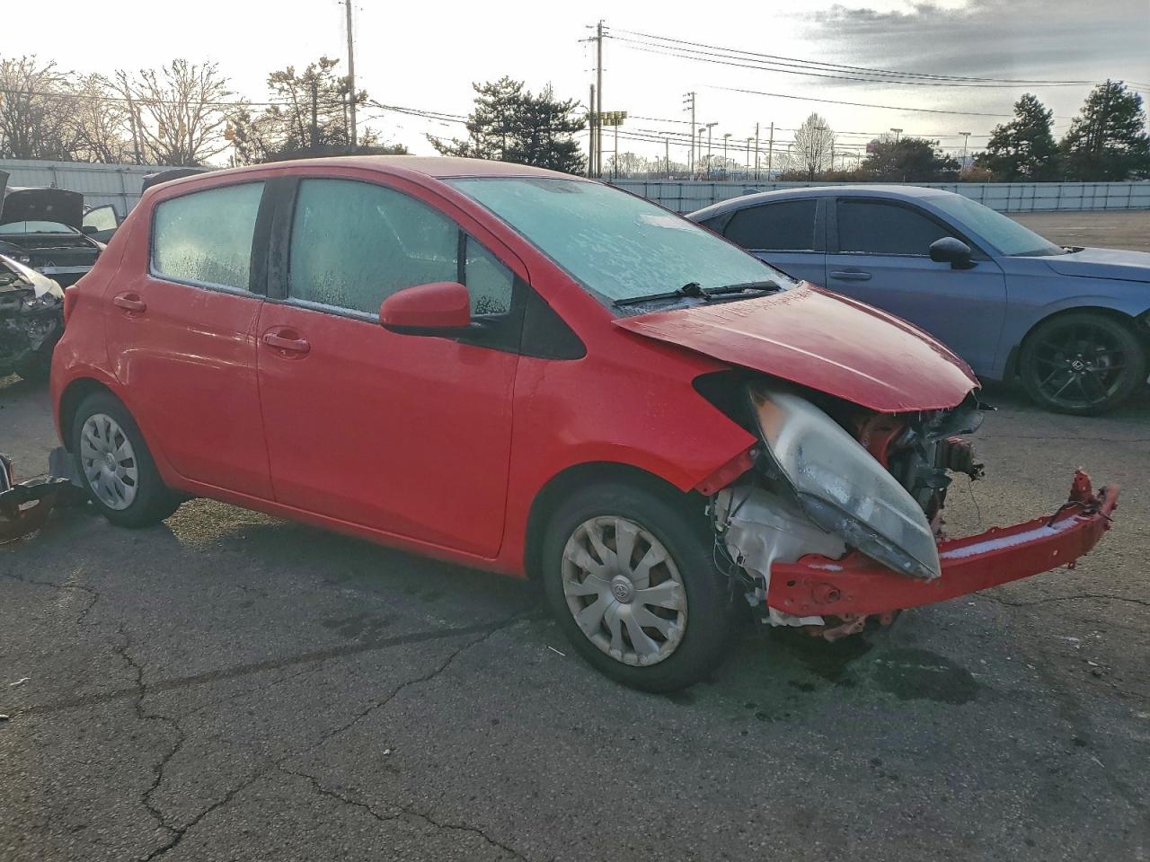 2015 TOYOTA YARIS photo 4